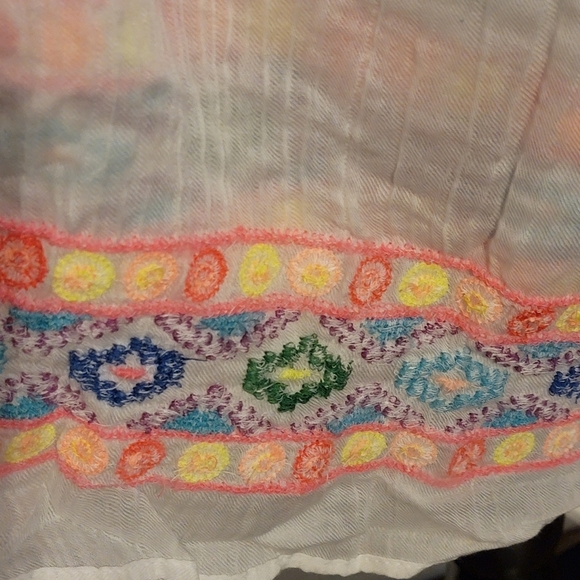 Embroidered Sarond Beach Wrap - Picture 2 of 6